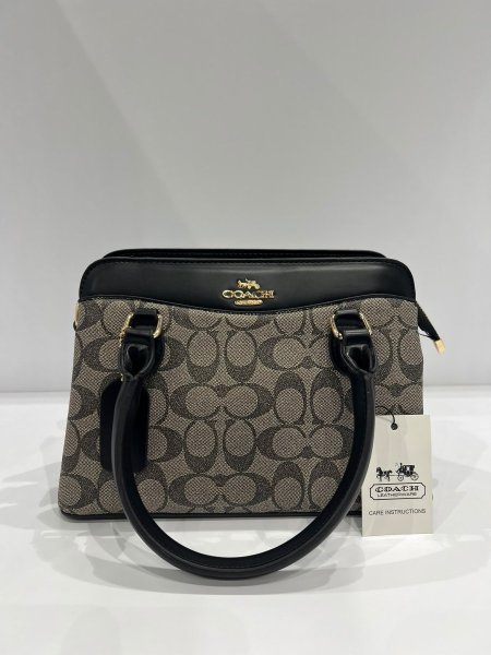 شنطة COACH